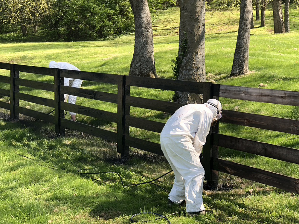 Photo of a Tennessee fence staining company