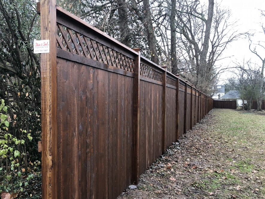 Photo of a wood fence staining in Nashville, TN